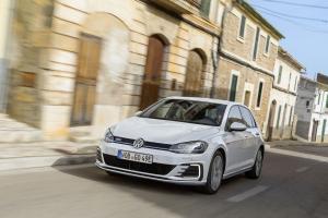 2017 Volkswagen Golf GTE